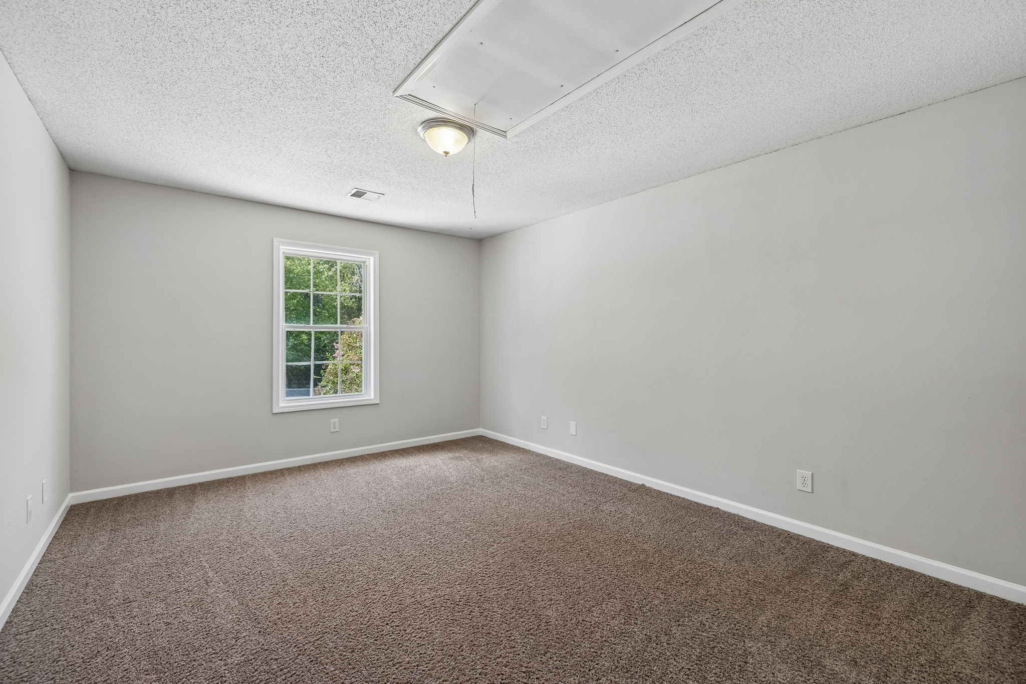 106 Rolling Meadow Dr