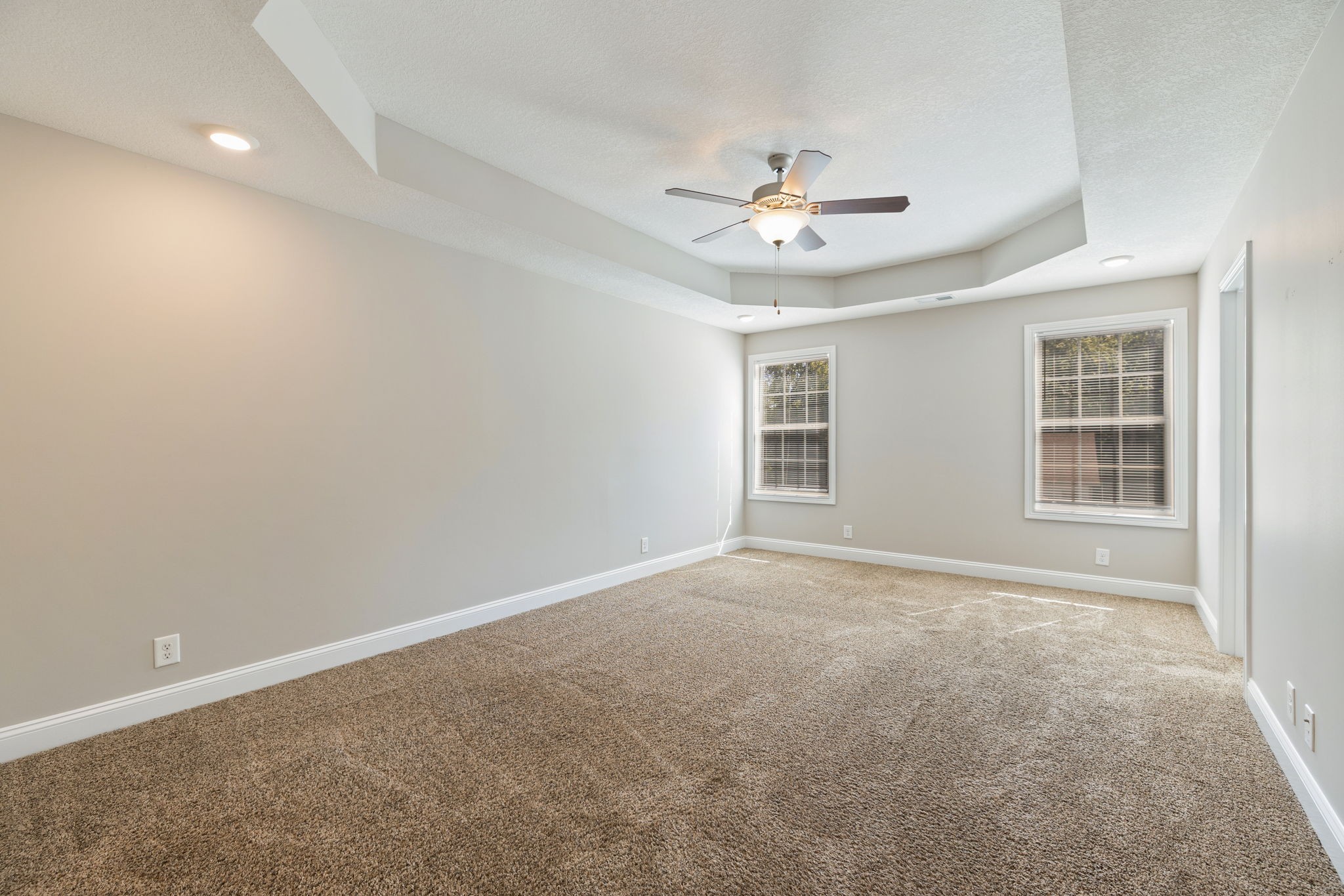 817 Lutz Ln