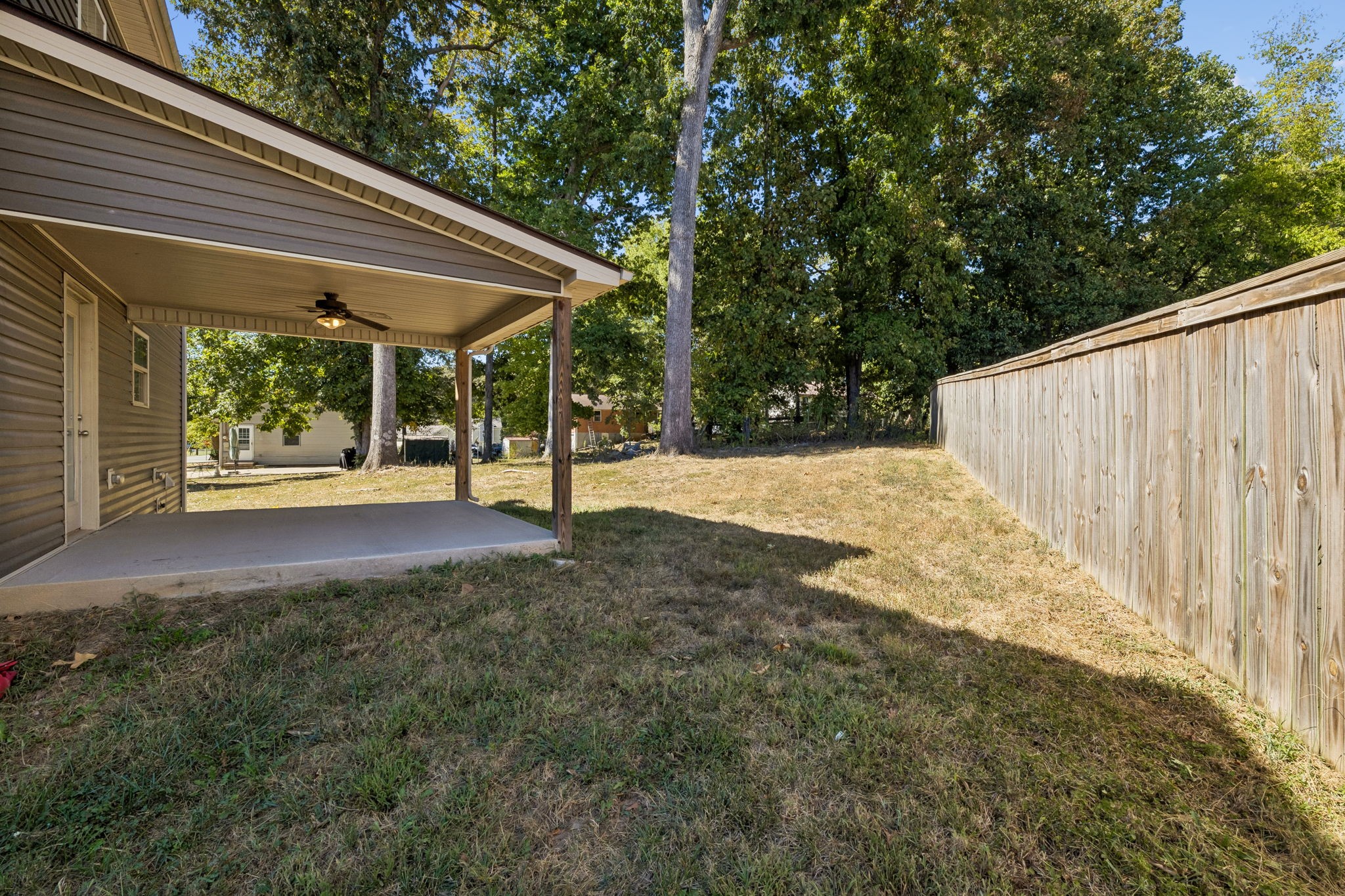 817 Lutz Ln