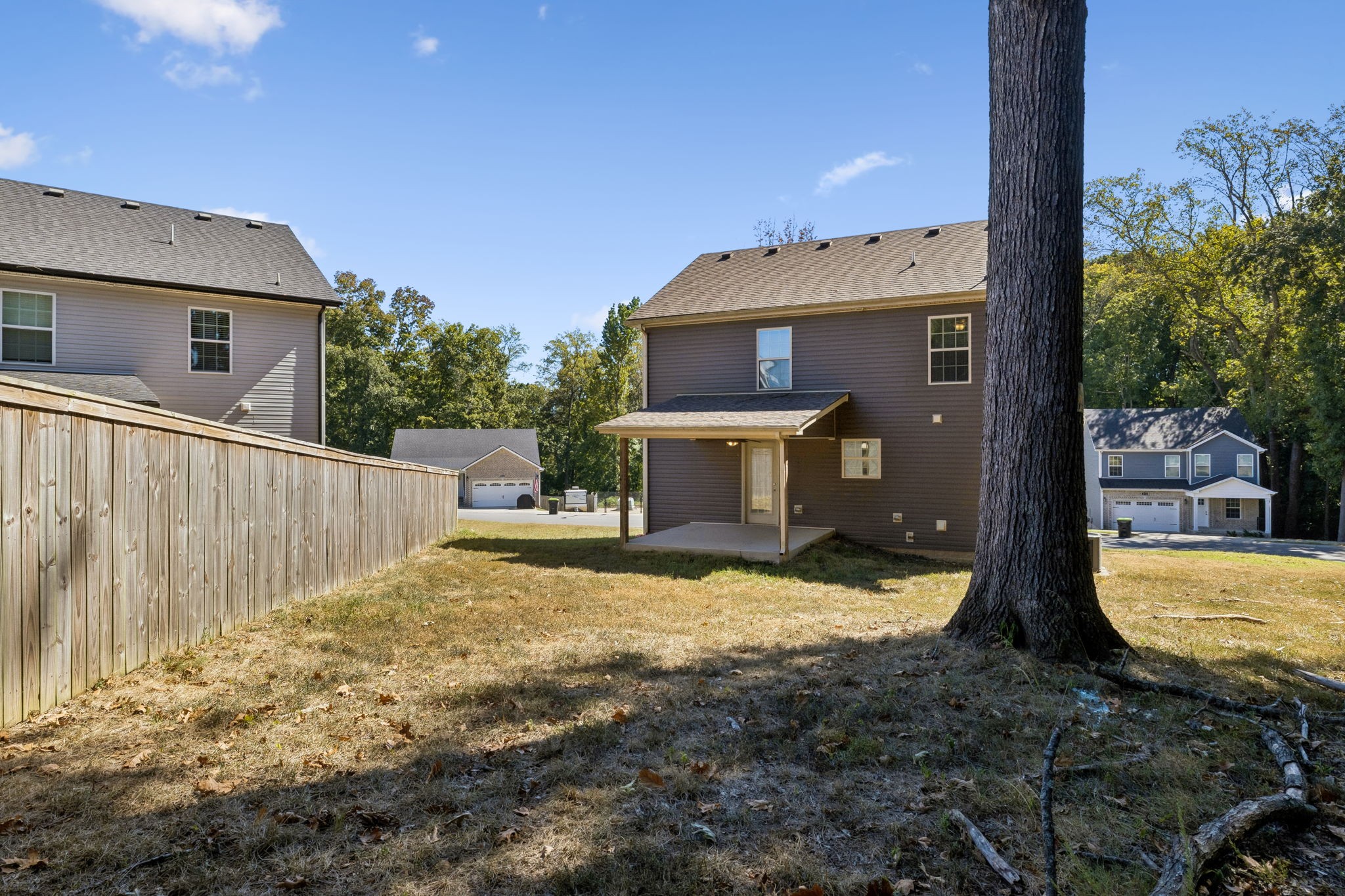 817 Lutz Ln