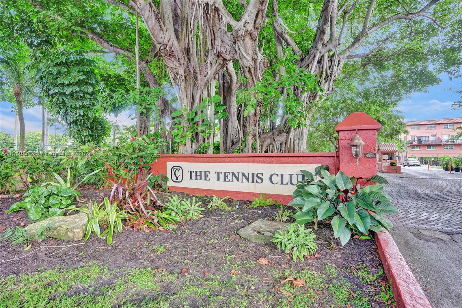 620 Tennis Club Dr # 107