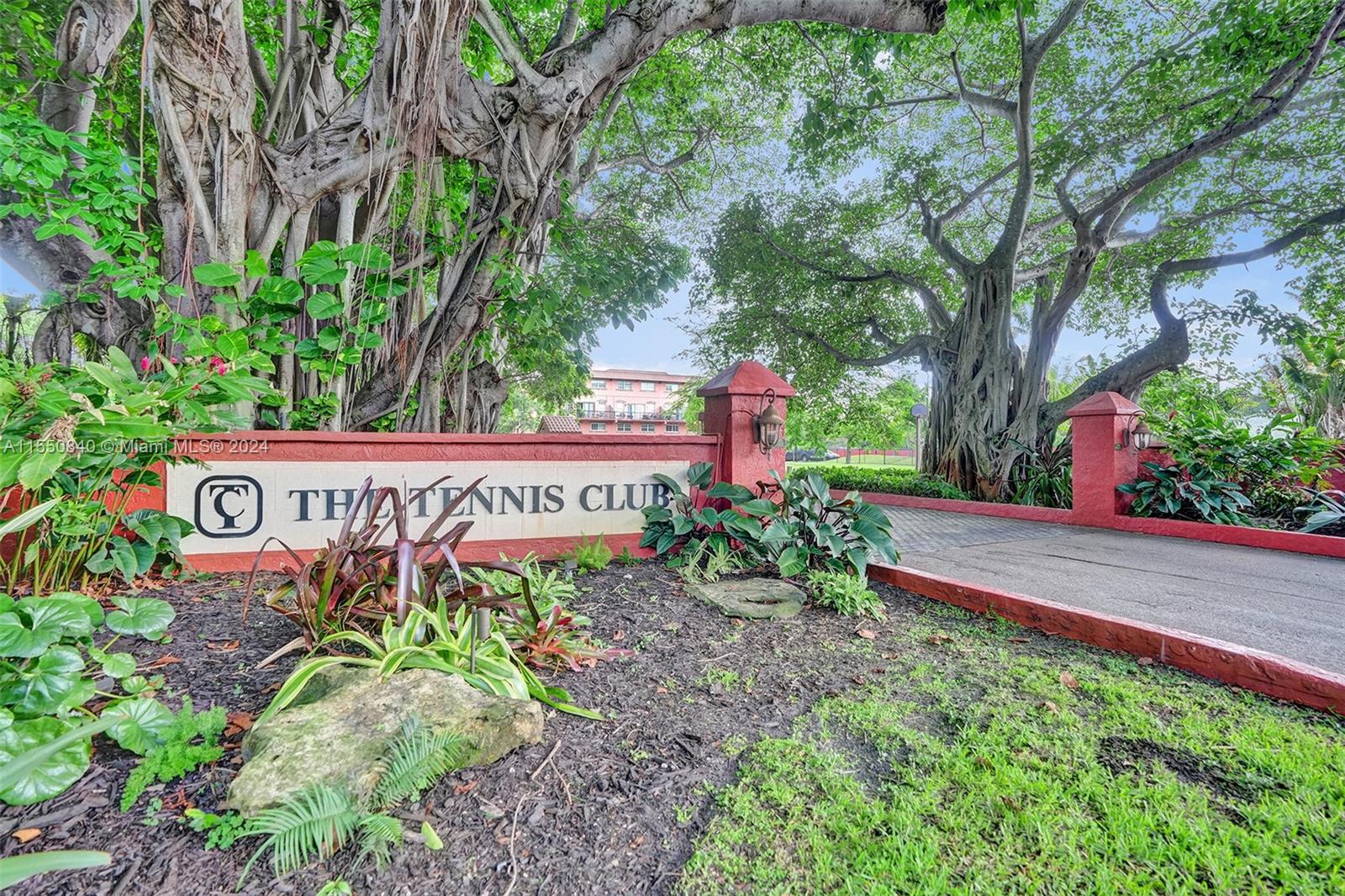 620 Tennis Club Dr # 107