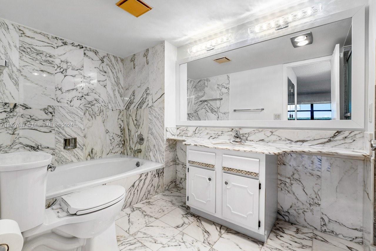 4900 N Ocean Blvd # 711