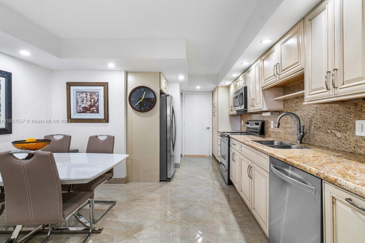 4900 N Ocean Blvd # 711