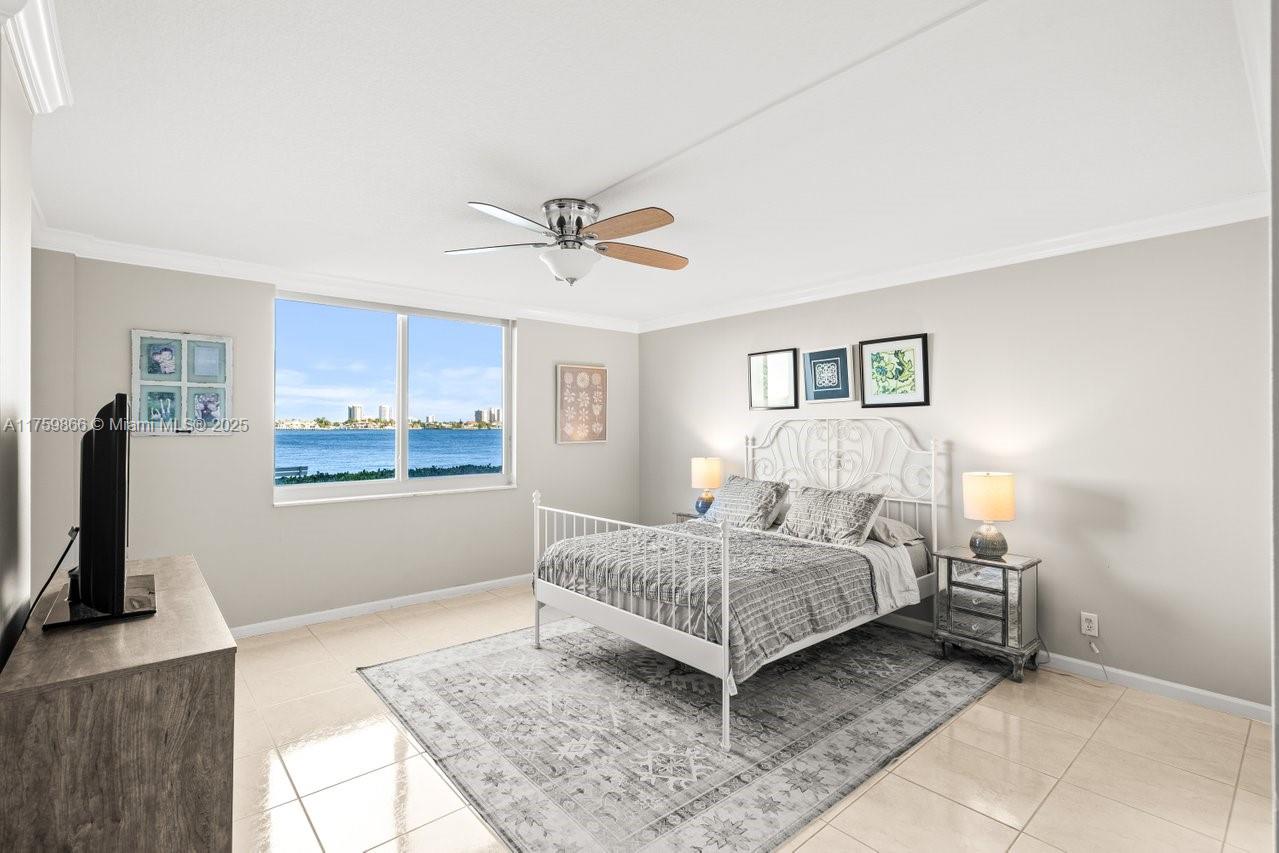 301 Lake Shore Dr # 106