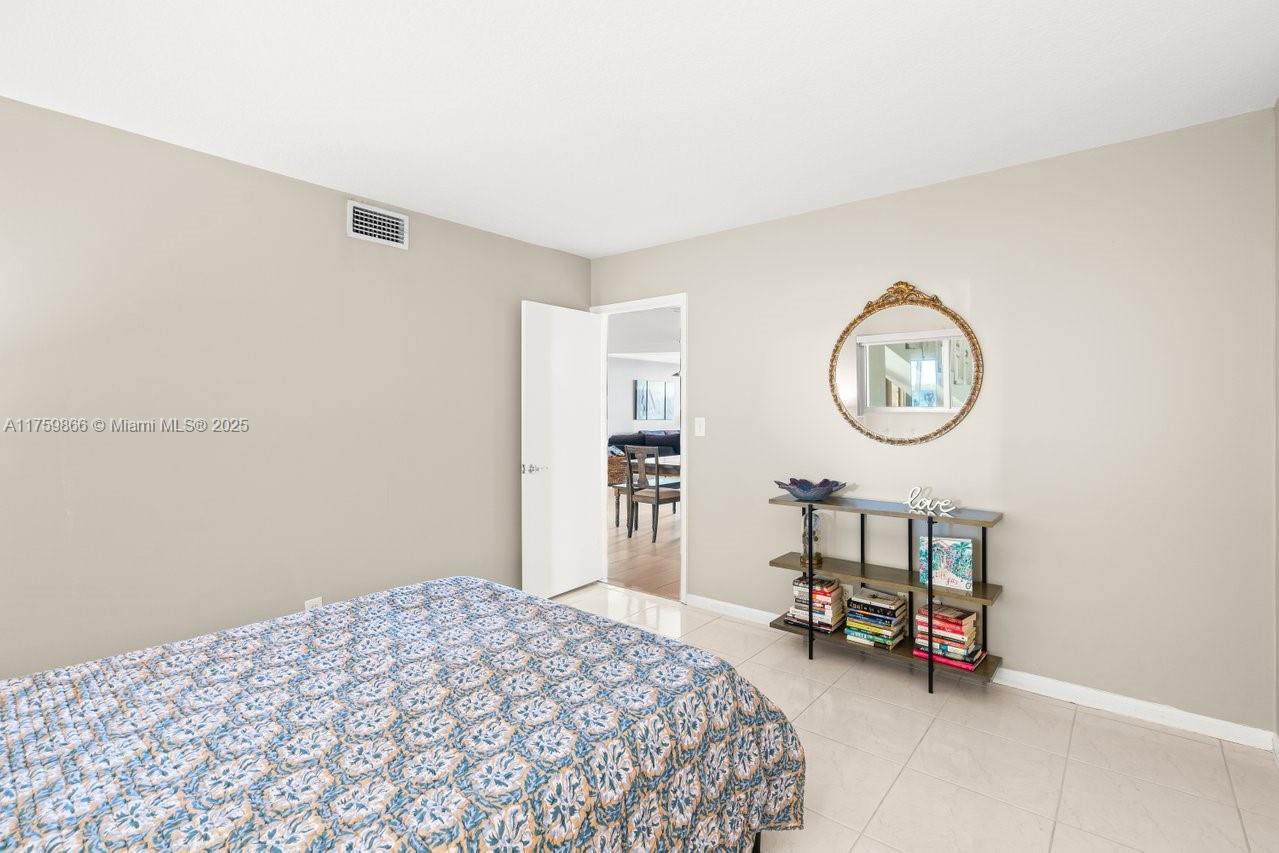 301 Lake Shore Dr # 106