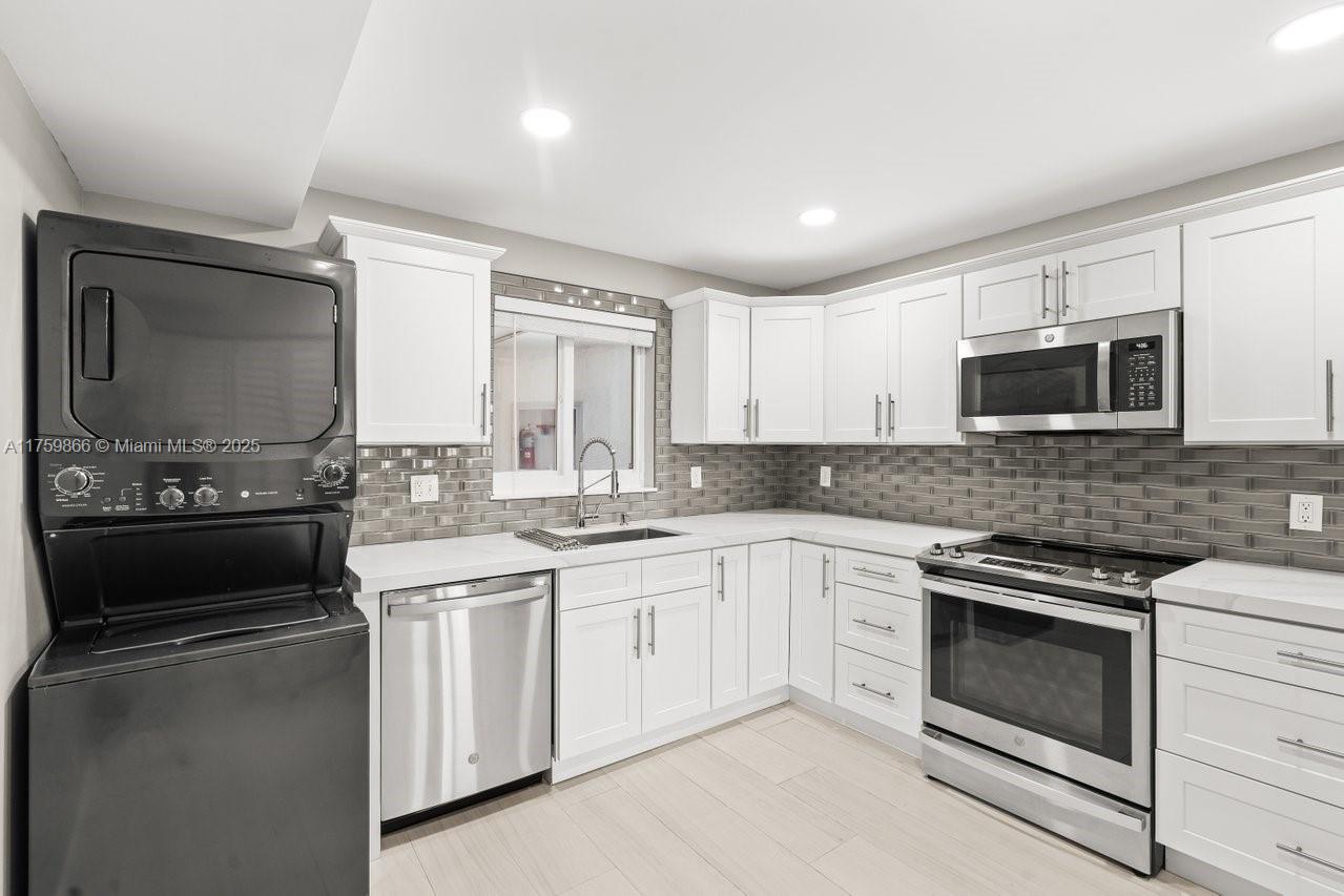 301 Lake Shore Dr # 106