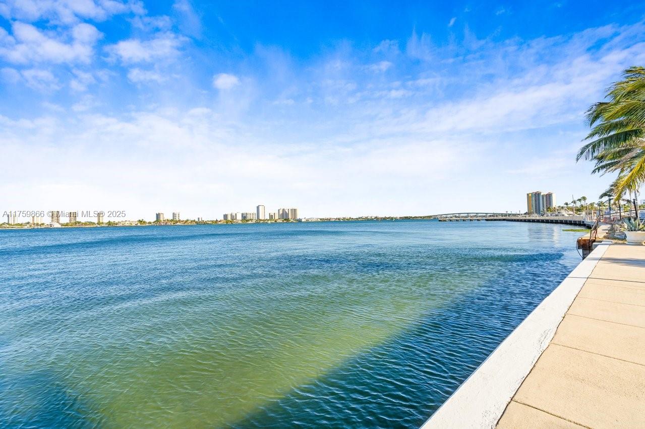 301 Lake Shore Dr # 106