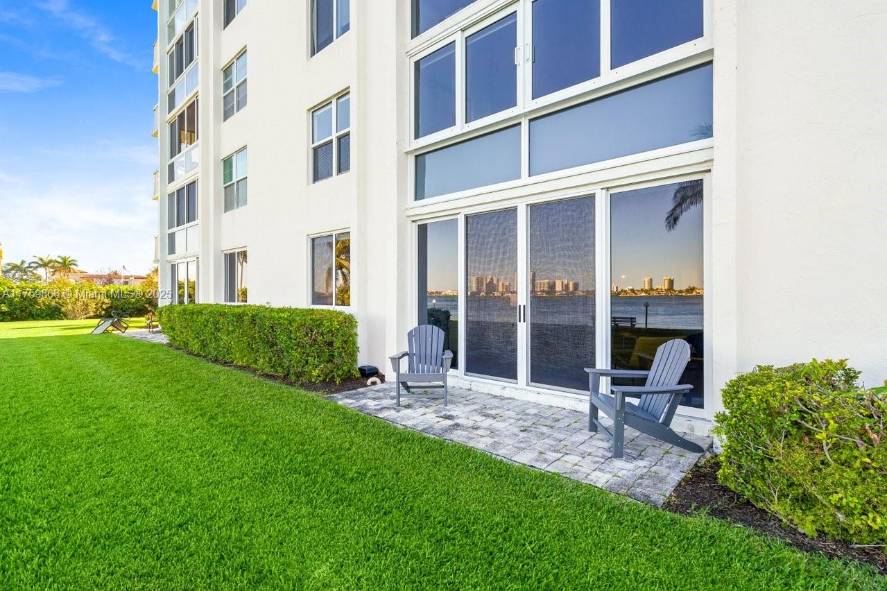 301 Lake Shore Dr # 106