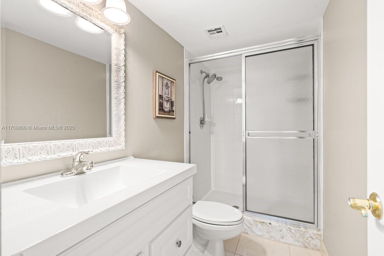 301 Lake Shore Dr # 106