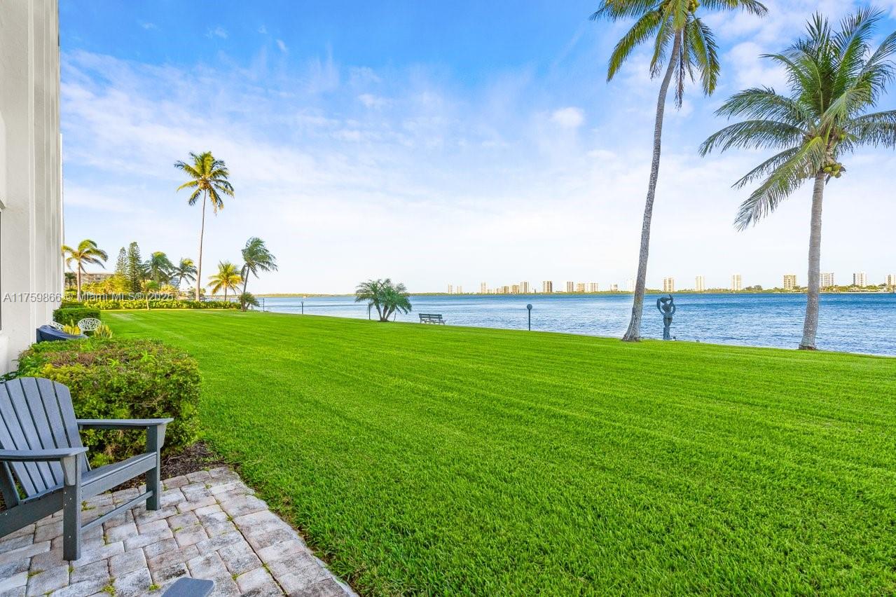 301 Lake Shore Dr # 106