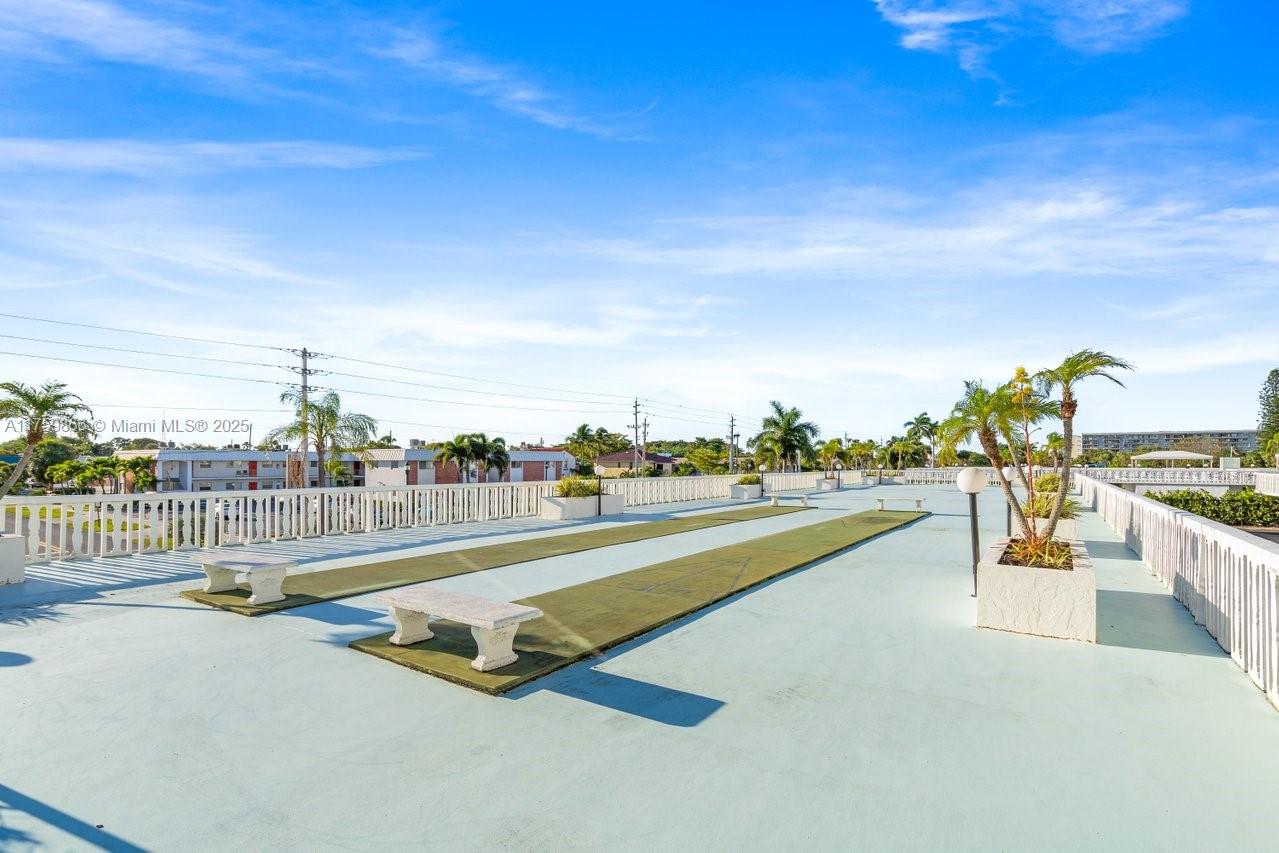 301 Lake Shore Dr # 106