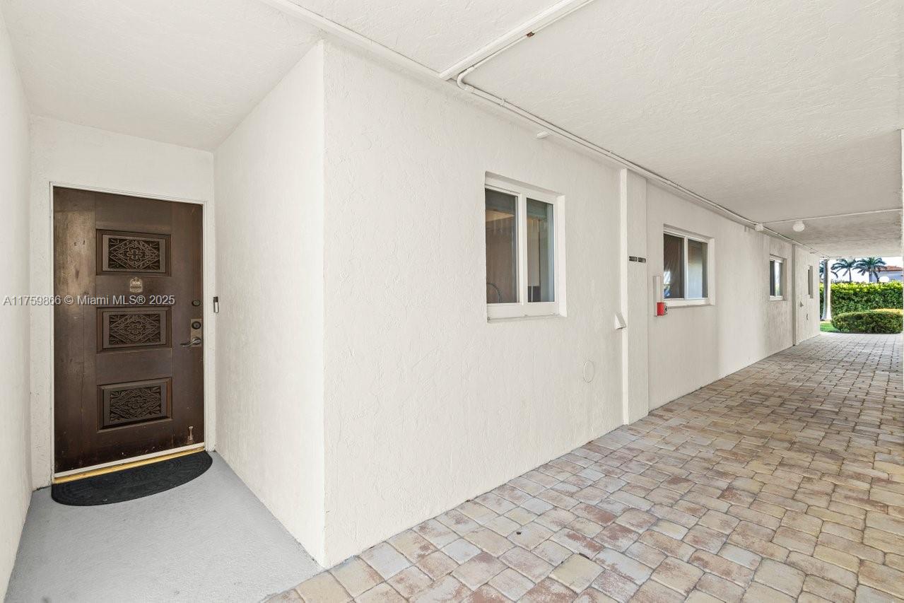 301 Lake Shore Dr # 106