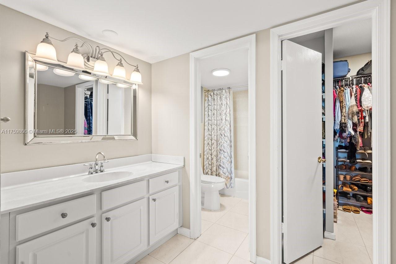 301 Lake Shore Dr # 106