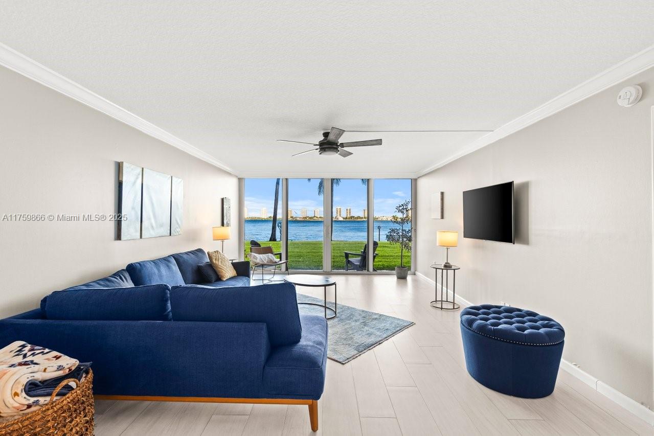 301 Lake Shore Dr # 106