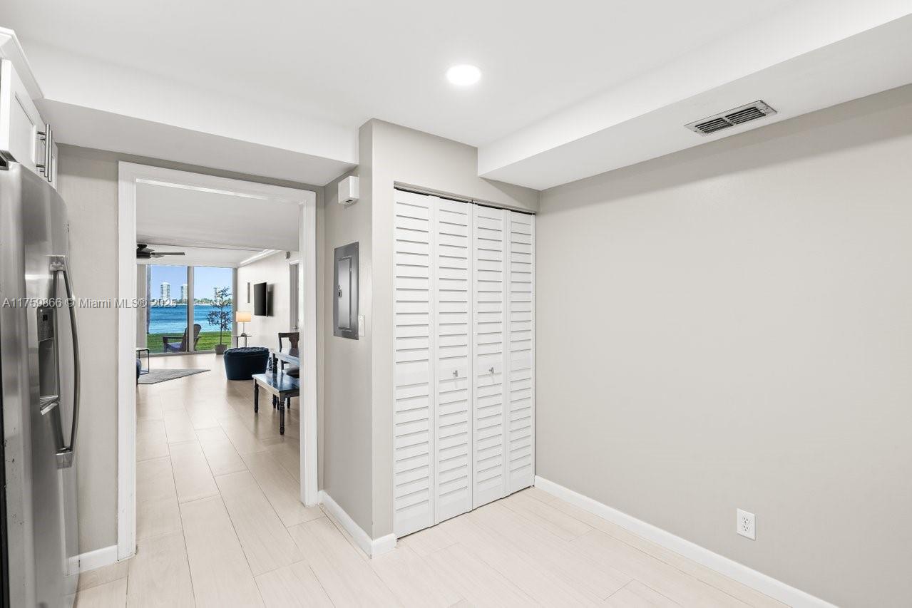 301 Lake Shore Dr # 106