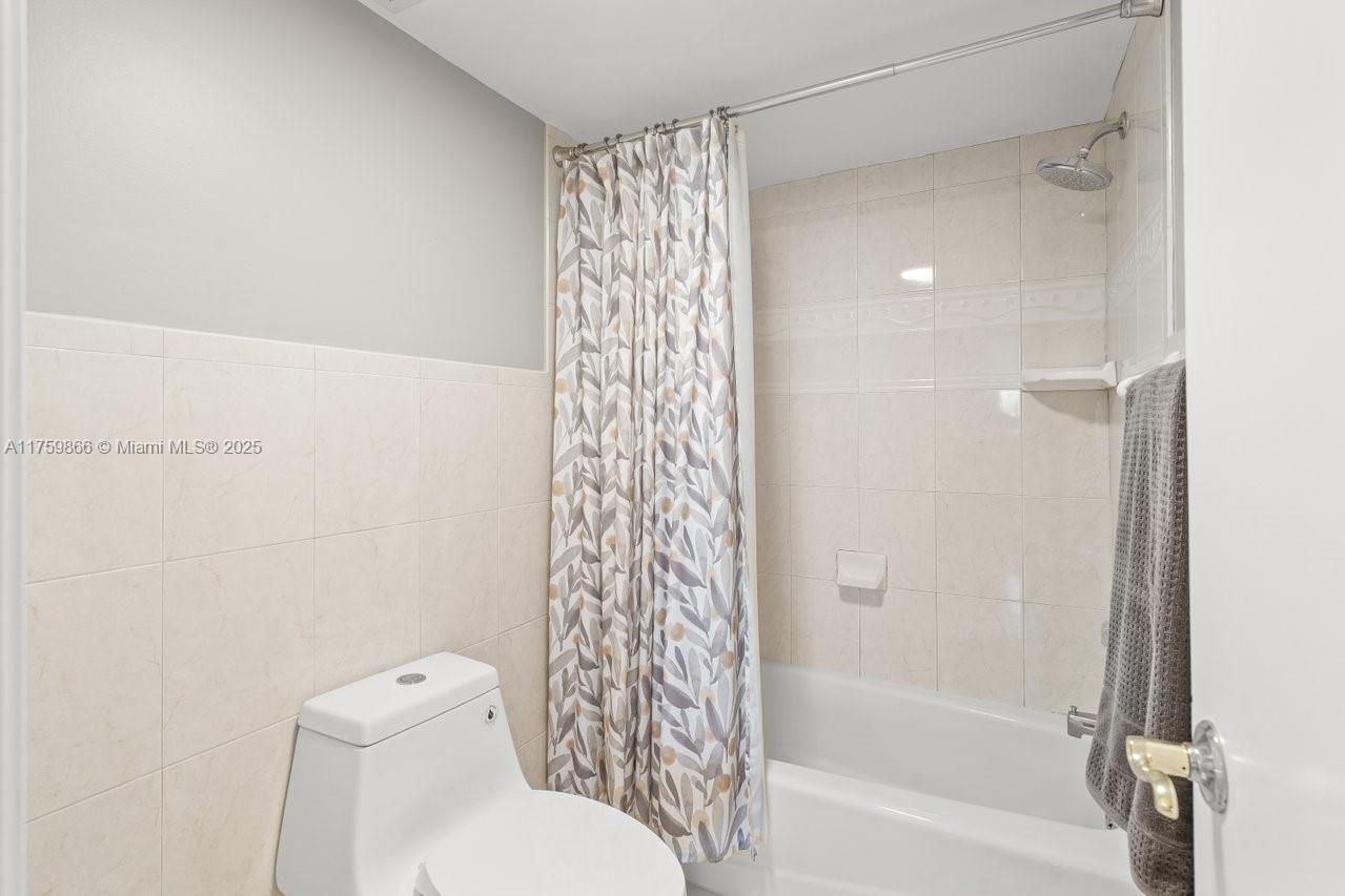 301 Lake Shore Dr # 106