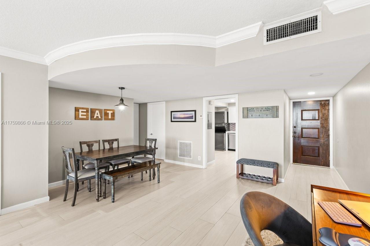 301 Lake Shore Dr # 106