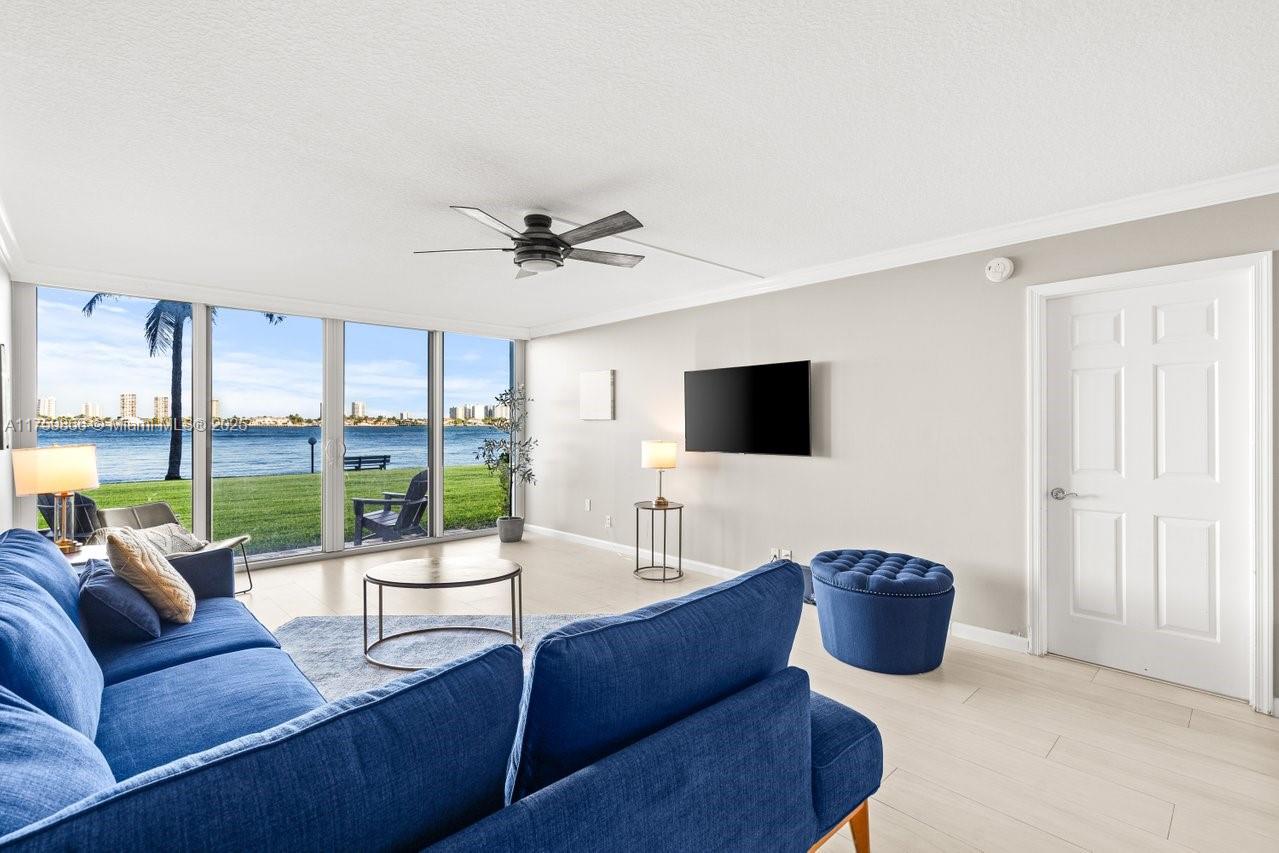 301 Lake Shore Dr # 106