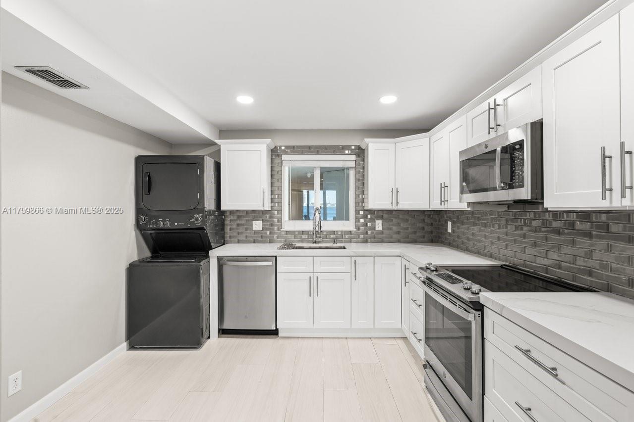 301 Lake Shore Dr # 106