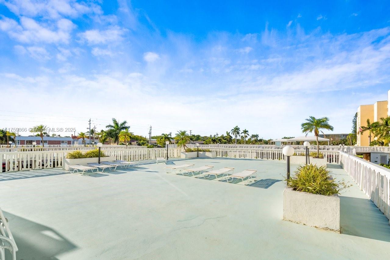 301 Lake Shore Dr # 106