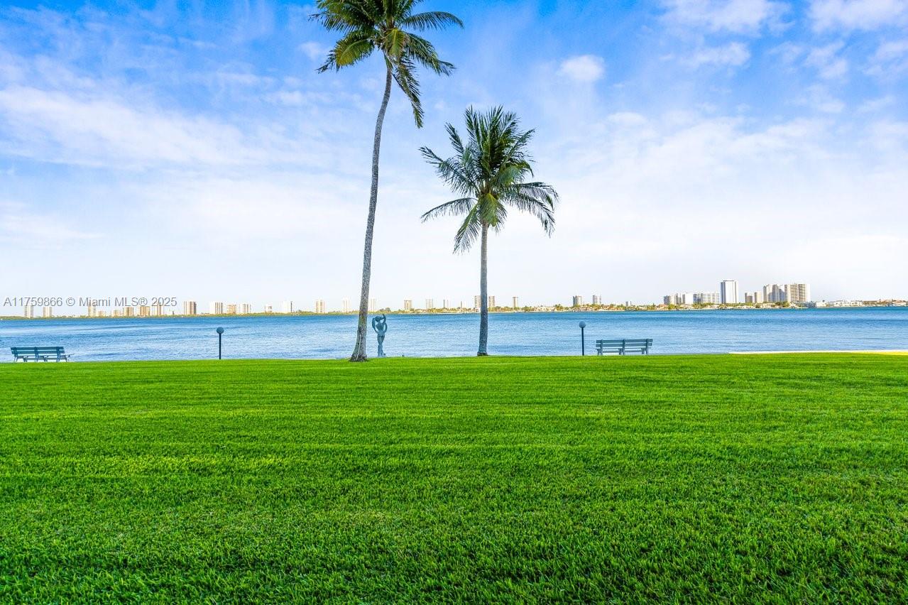 301 Lake Shore Dr # 106