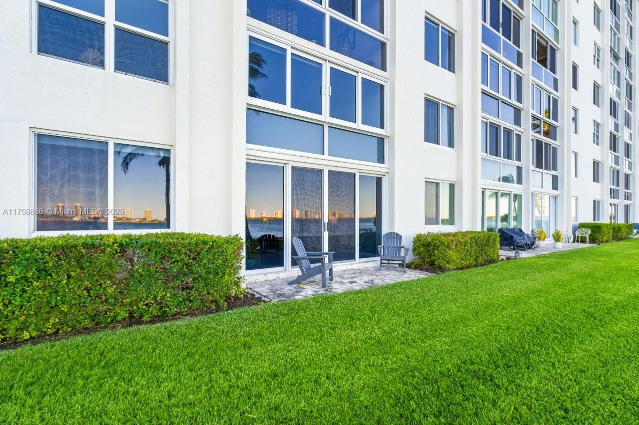 301 Lake Shore Dr # 106