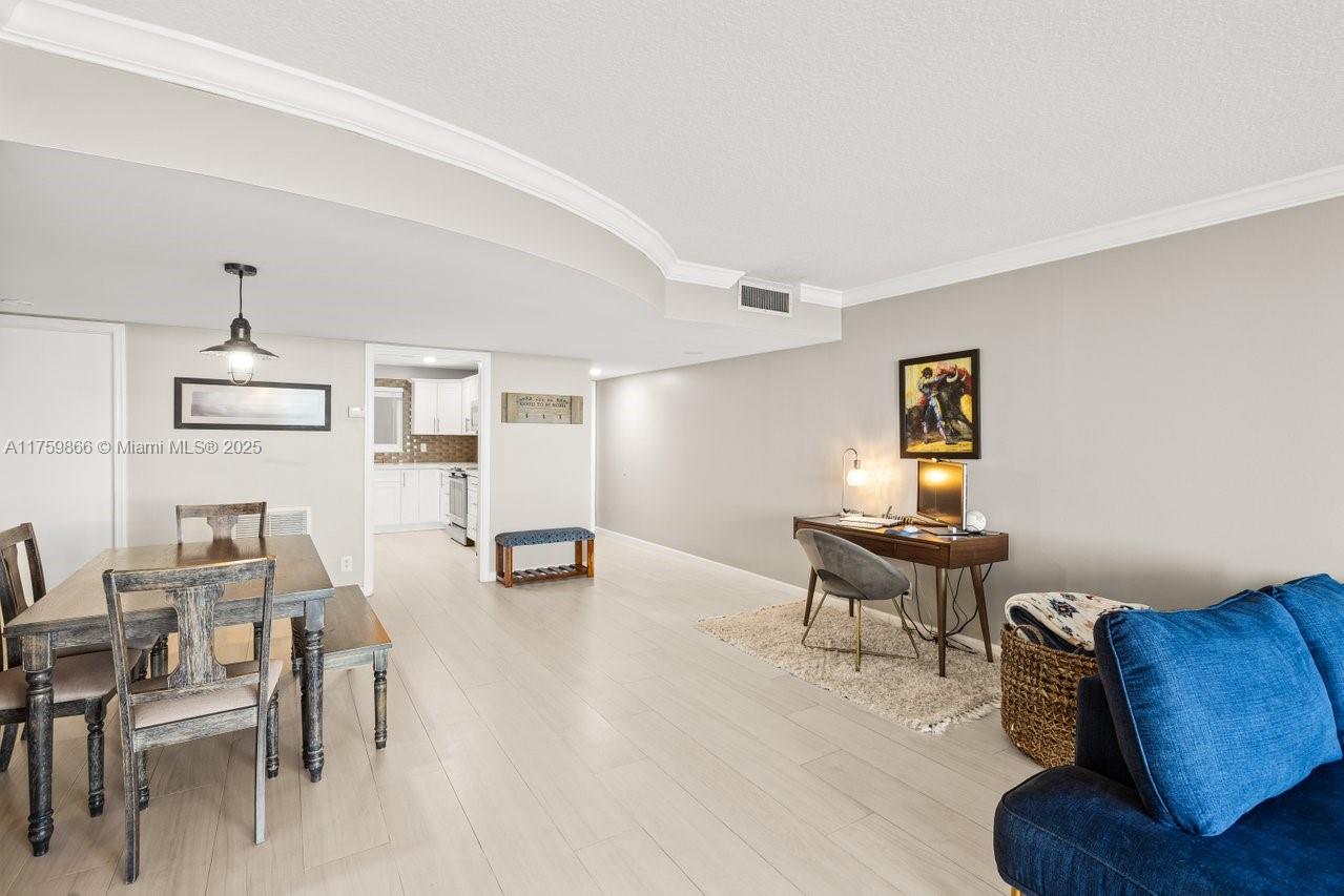 301 Lake Shore Dr # 106