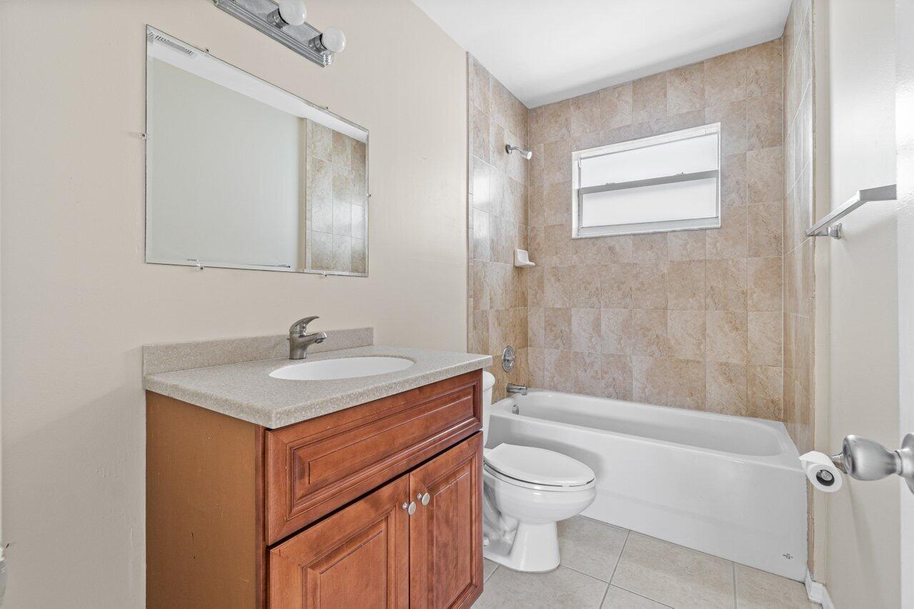 440 Prosperity Farms Rd