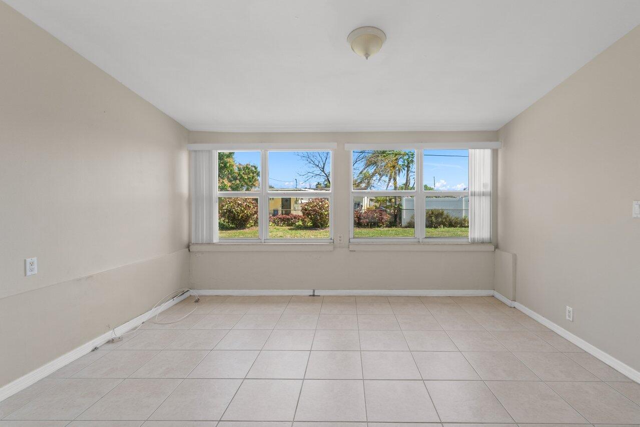 440 Prosperity Farms Rd