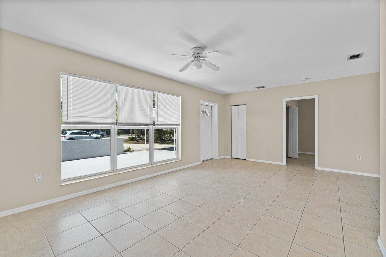 440 Prosperity Farms Rd