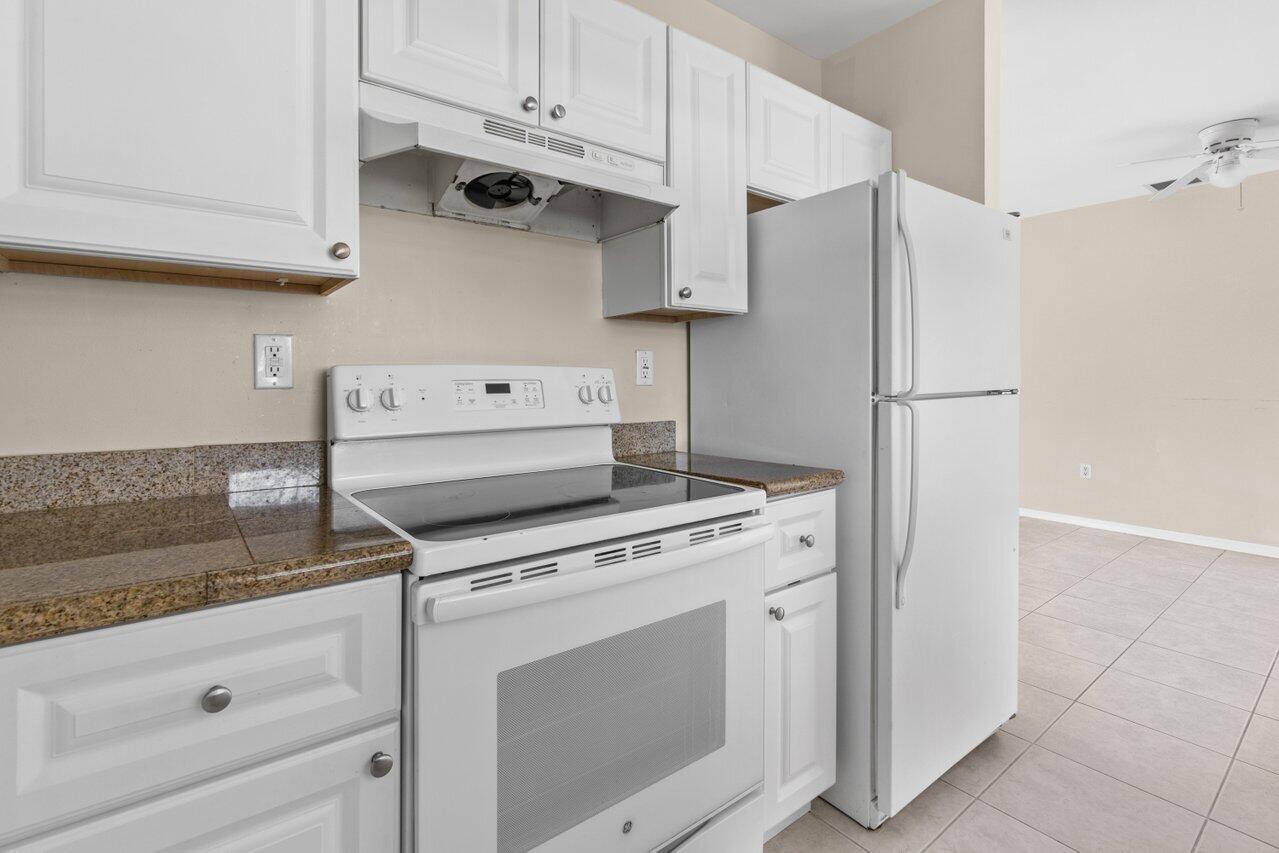 440 Prosperity Farms Rd