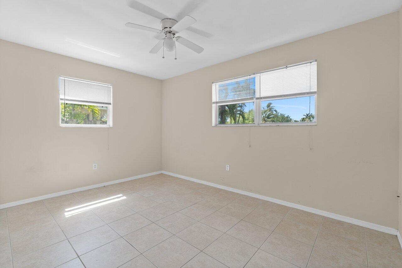 440 Prosperity Farms Rd