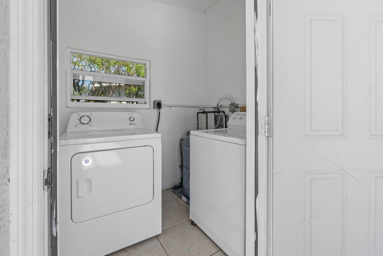 440 Prosperity Farms Rd