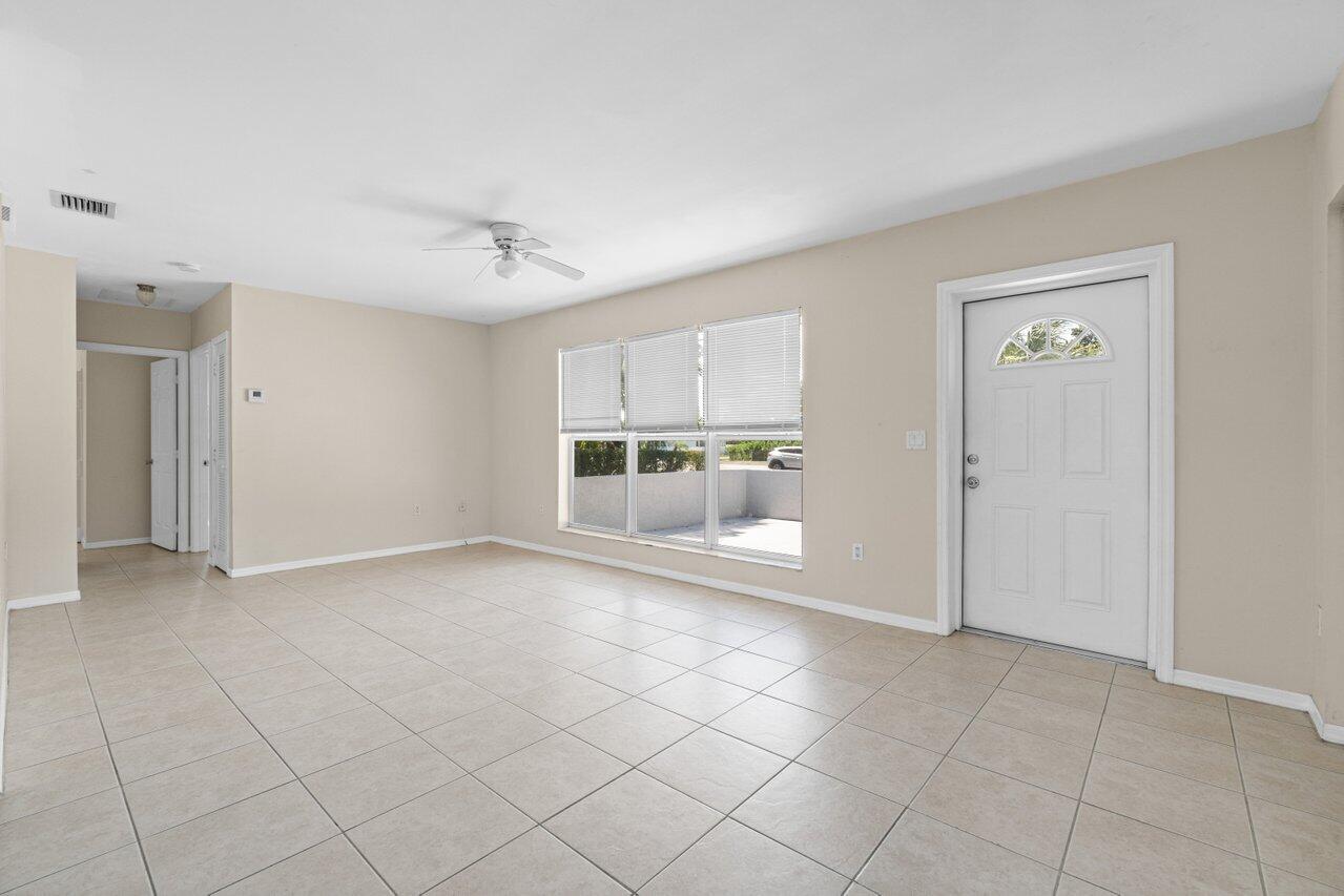 440 Prosperity Farms Rd