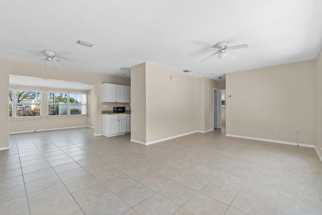 440 Prosperity Farms Rd