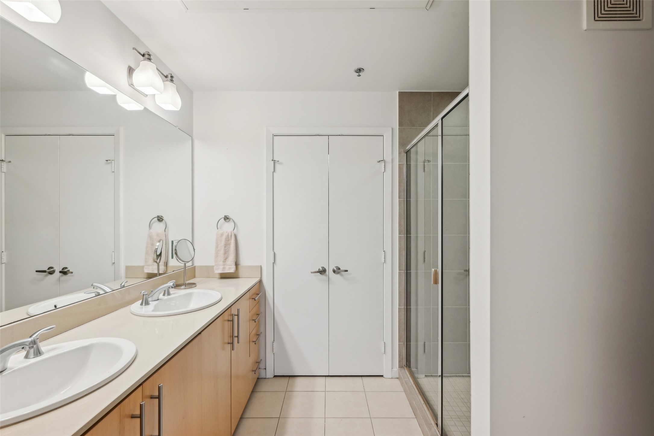 1001 Belleview Street 403