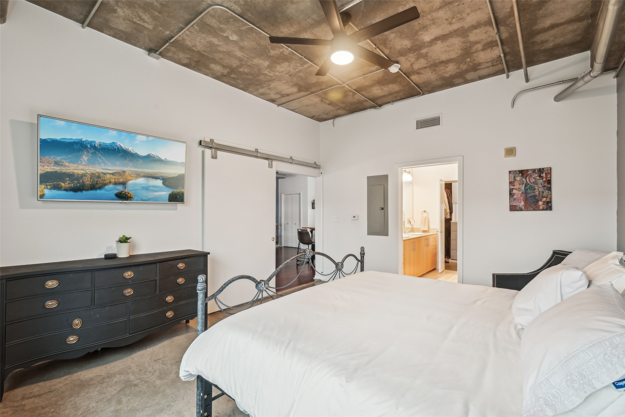 1001 Belleview Street 403