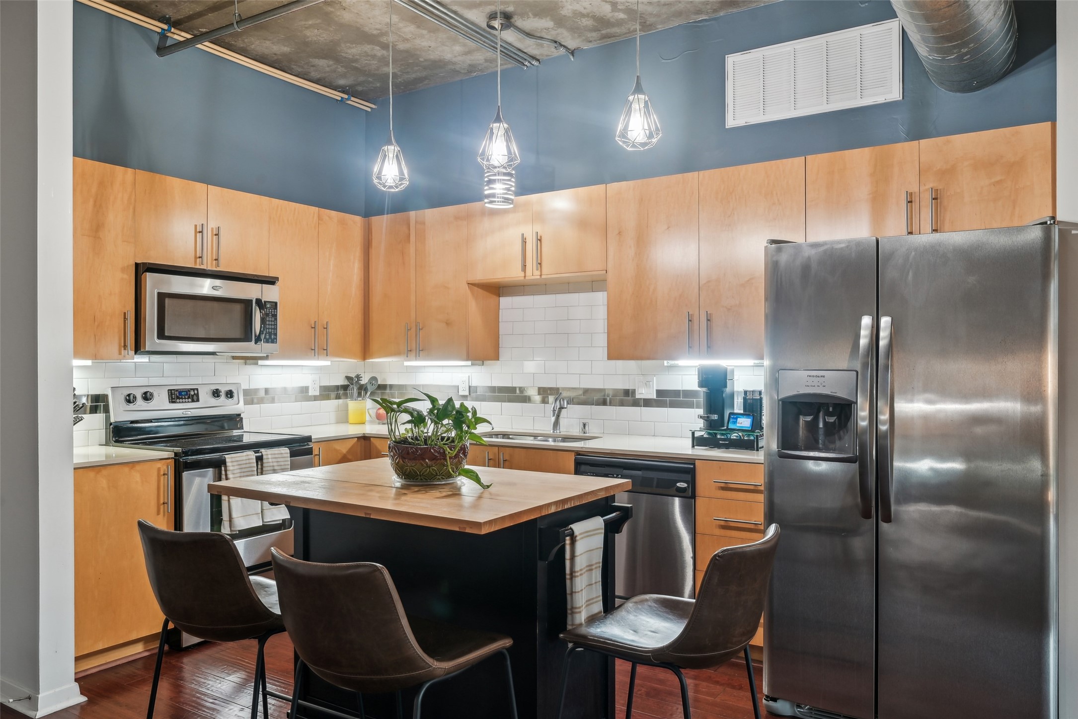 1001 Belleview Street 403