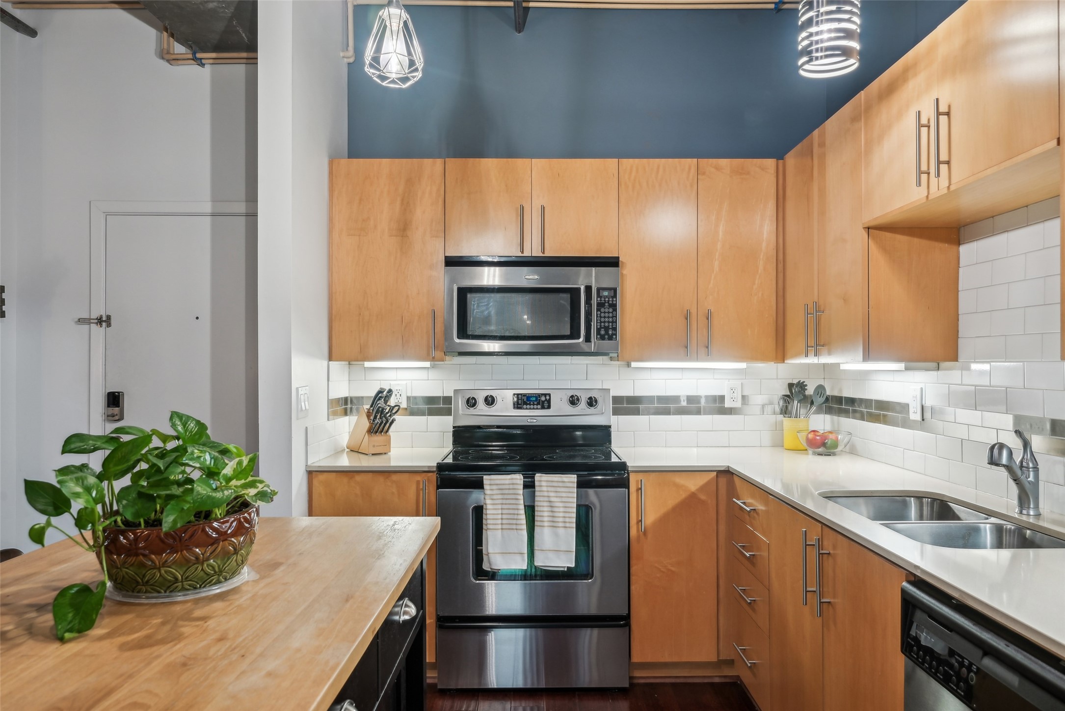 1001 Belleview Street 403