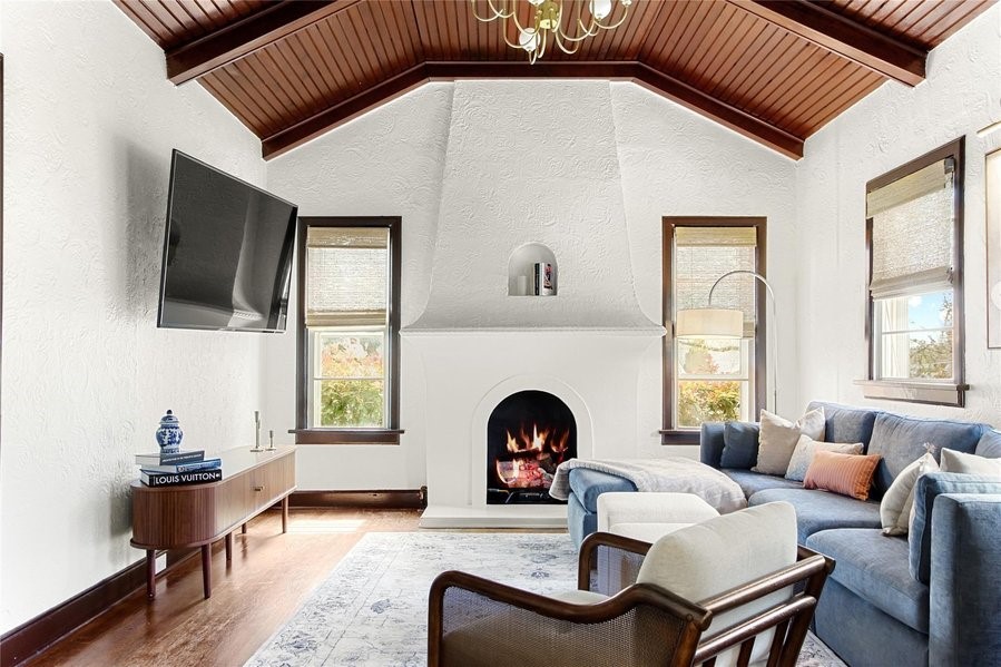 4132 Pershing Avenue