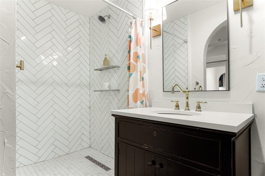 4132 Pershing Avenue