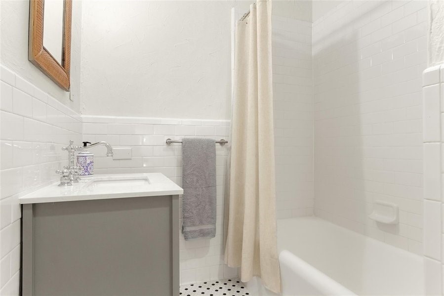 4132 Pershing Avenue