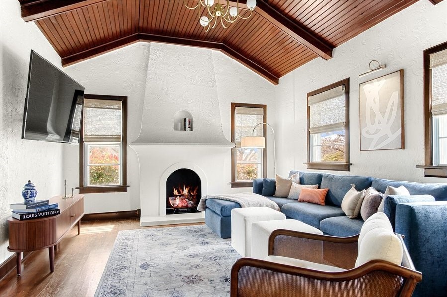 4132 Pershing Avenue