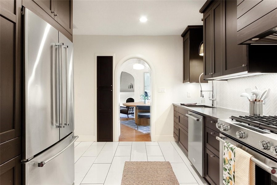 4132 Pershing Avenue