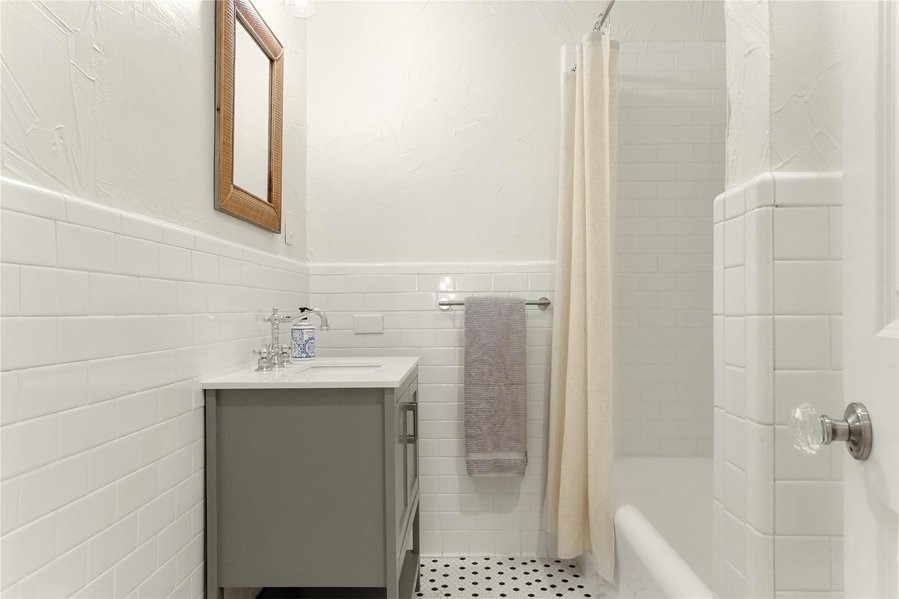 4132 Pershing Avenue