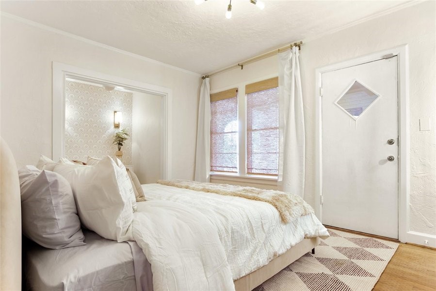 4132 Pershing Avenue