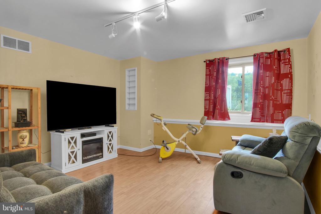 16 YANKEE DRIVE
