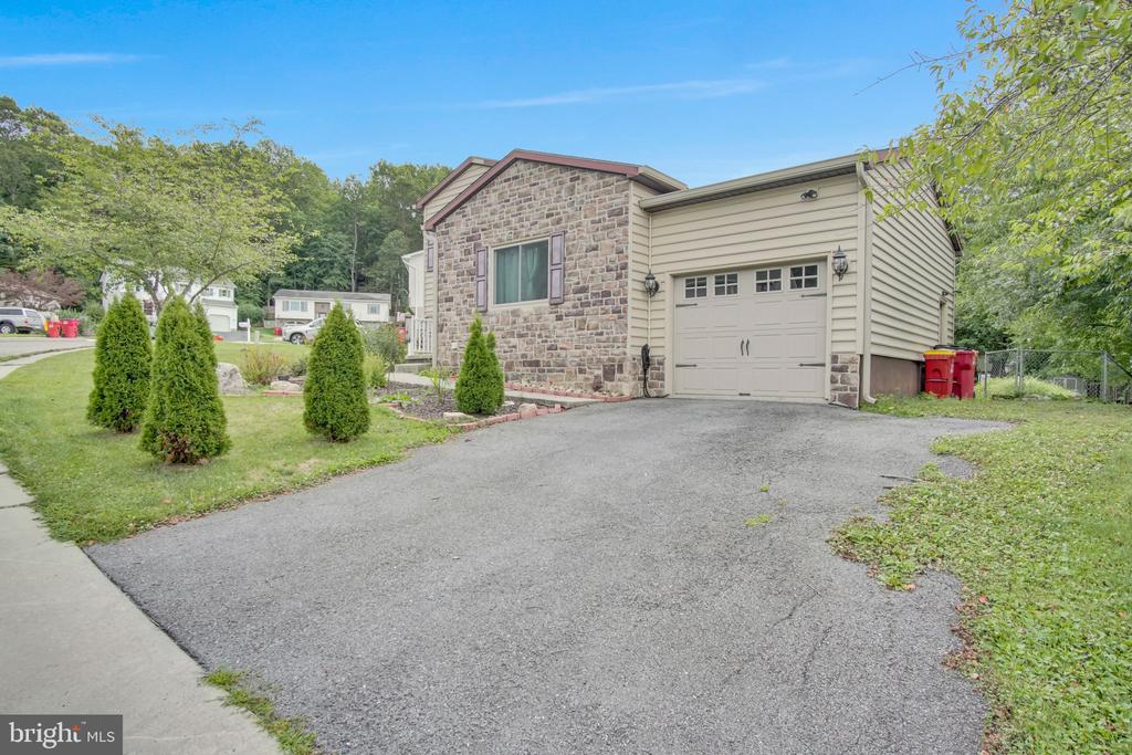 16 YANKEE DRIVE