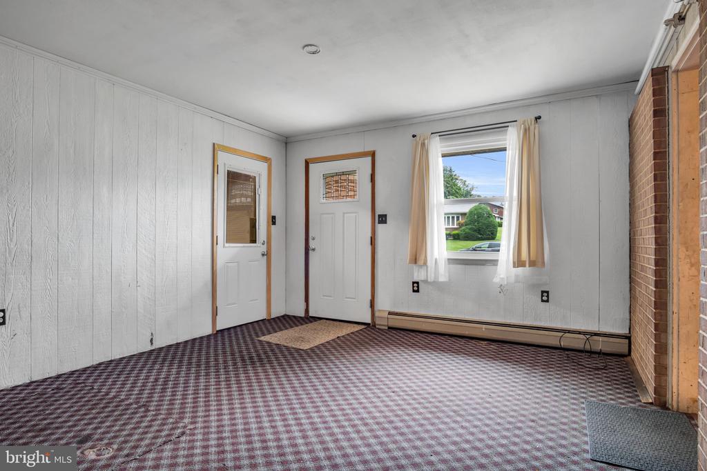 1005 SEEMORE DRIVE